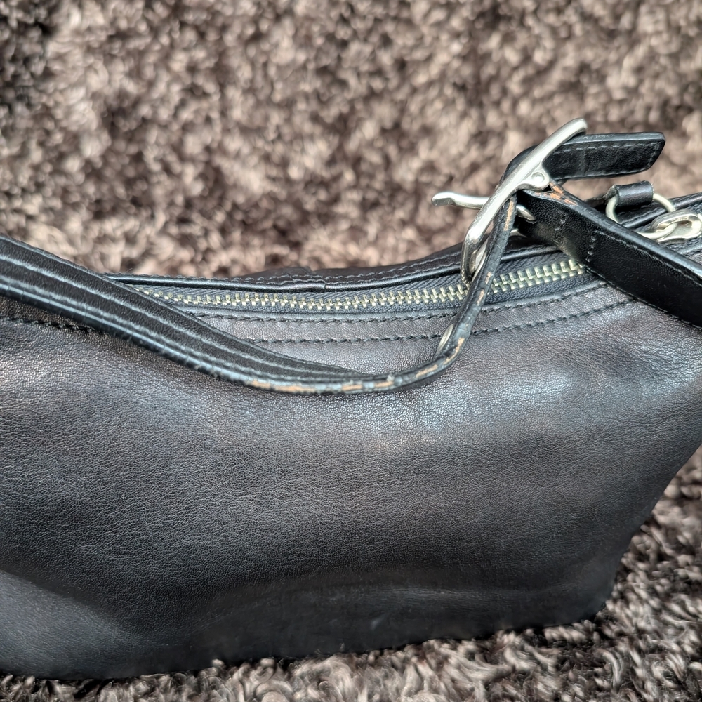 Small Vintage Coach Shoulder Bag - Picture 4 of 8